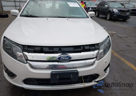 2011 Ford Fusion Hybrid z USA, uszkodzony, nr VIN 3FADP0L39BR124117
